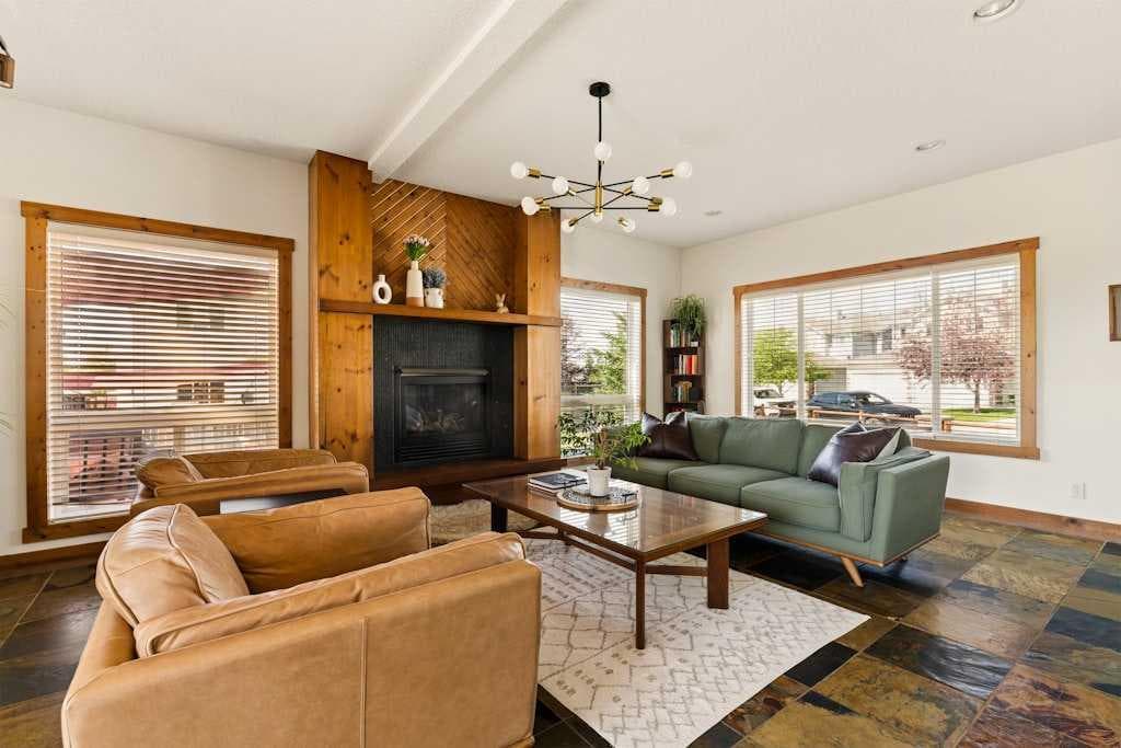 115 Rockmont Court NW