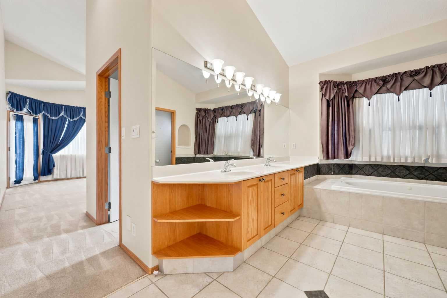 16 Arbour Estates View NW