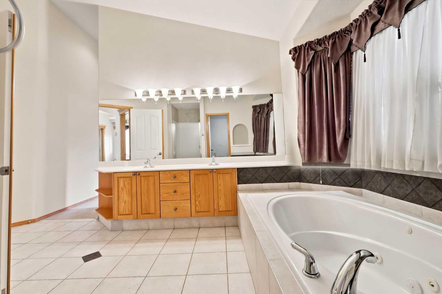 16 Arbour Estates View NW