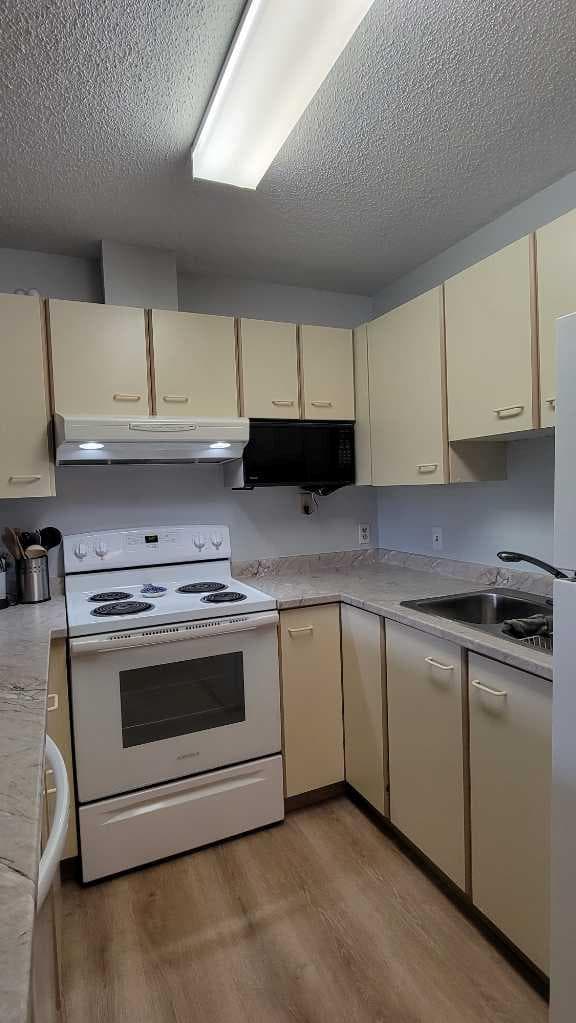 13, 2000 Edenwold Heights NW
