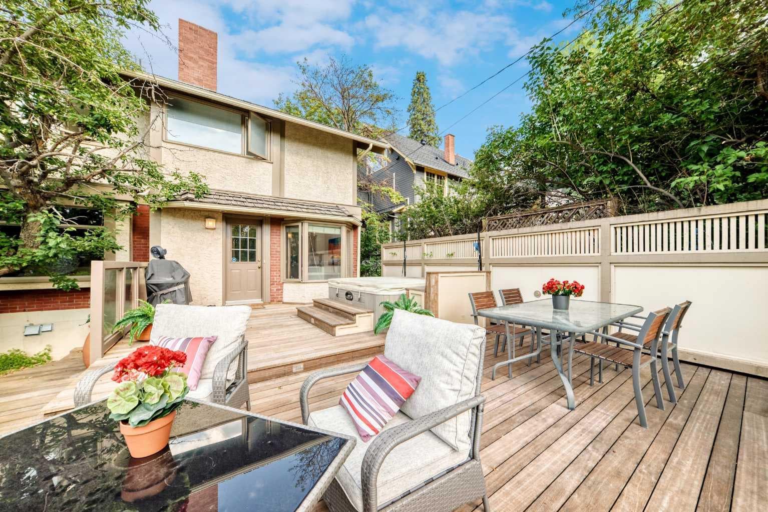 1925 10 Street SW