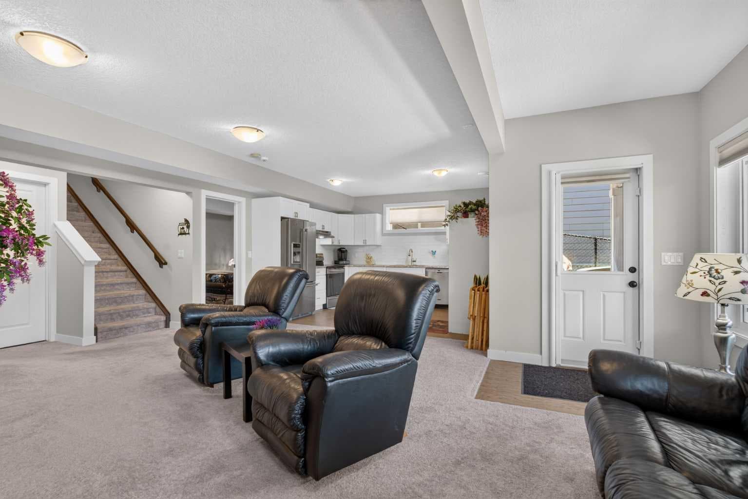325 Bayside Crescent SW