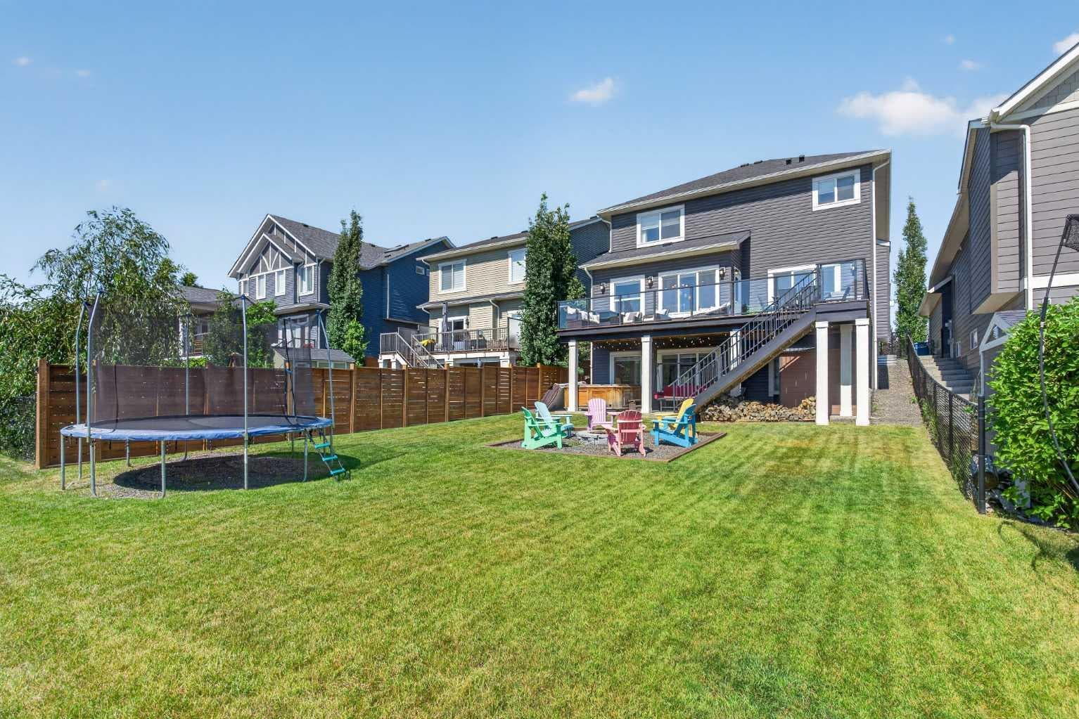 325 Bayside Crescent SW
