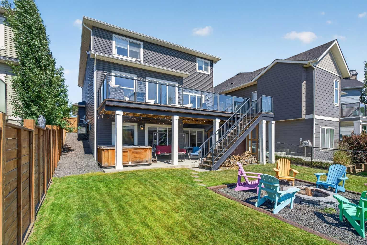 325 Bayside Crescent SW