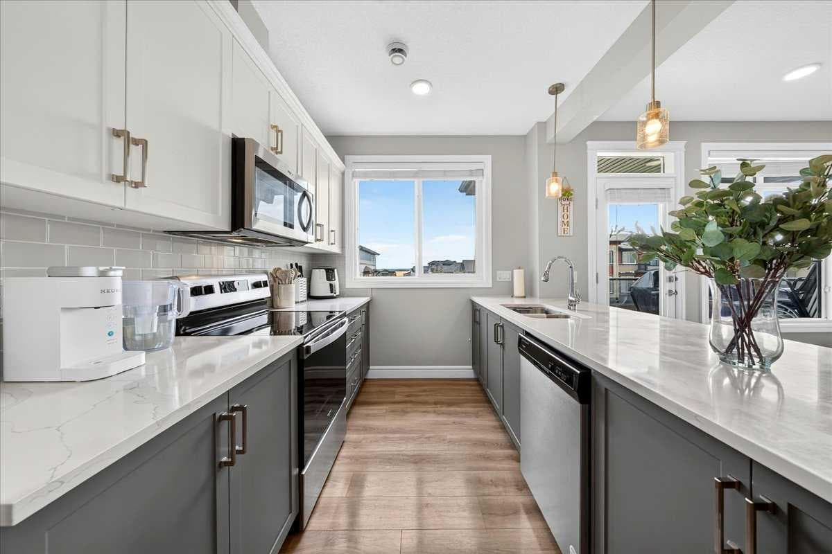 79, 230 Seton Passage SE