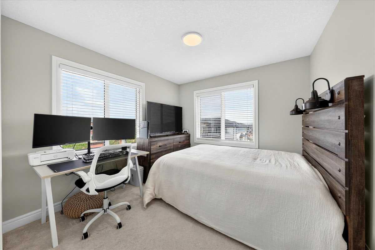 79, 230 Seton Passage SE