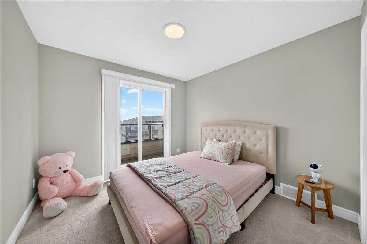 79, 230 Seton Passage SE