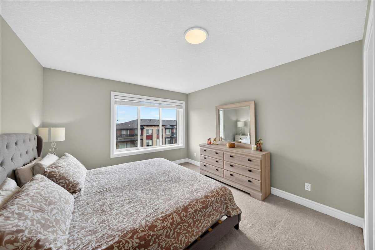 79, 230 Seton Passage SE