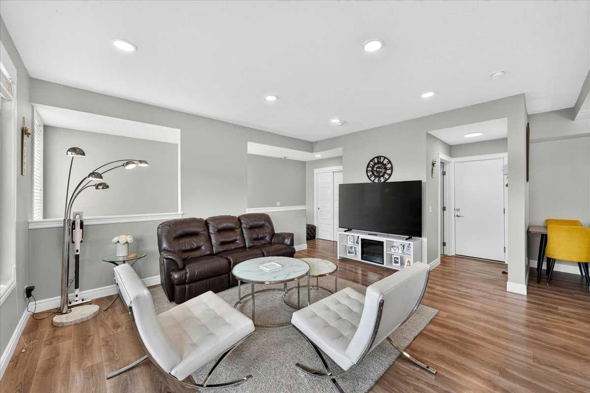 79, 230 Seton Passage SE