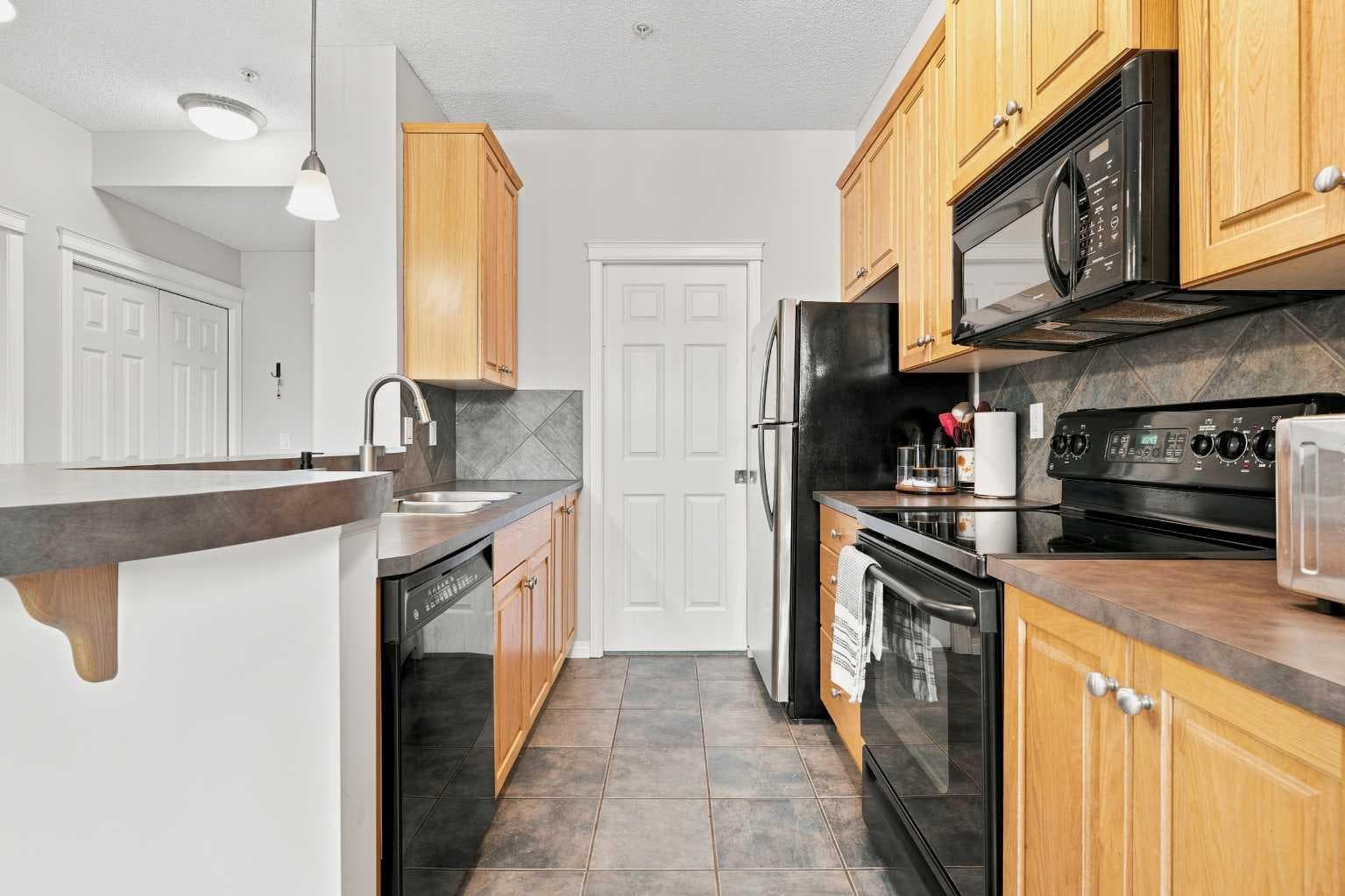 208, 25 Prestwick Drive SE