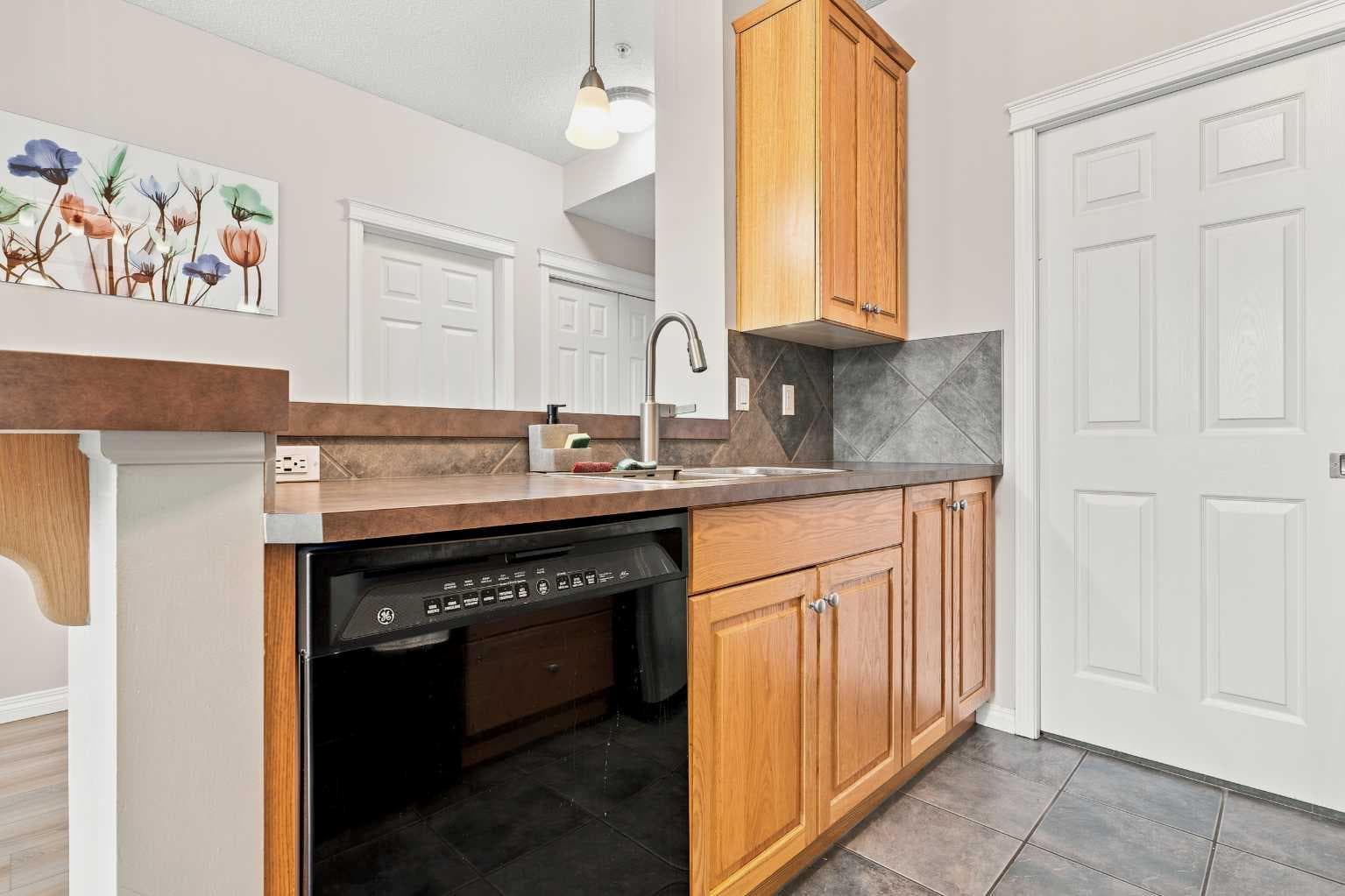 208, 25 Prestwick Drive SE