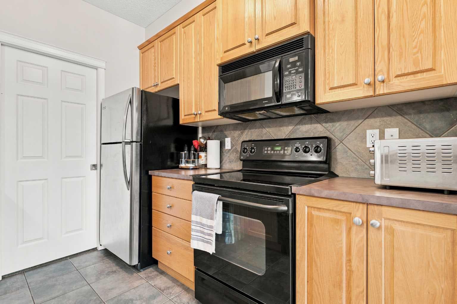 208, 25 Prestwick Drive SE