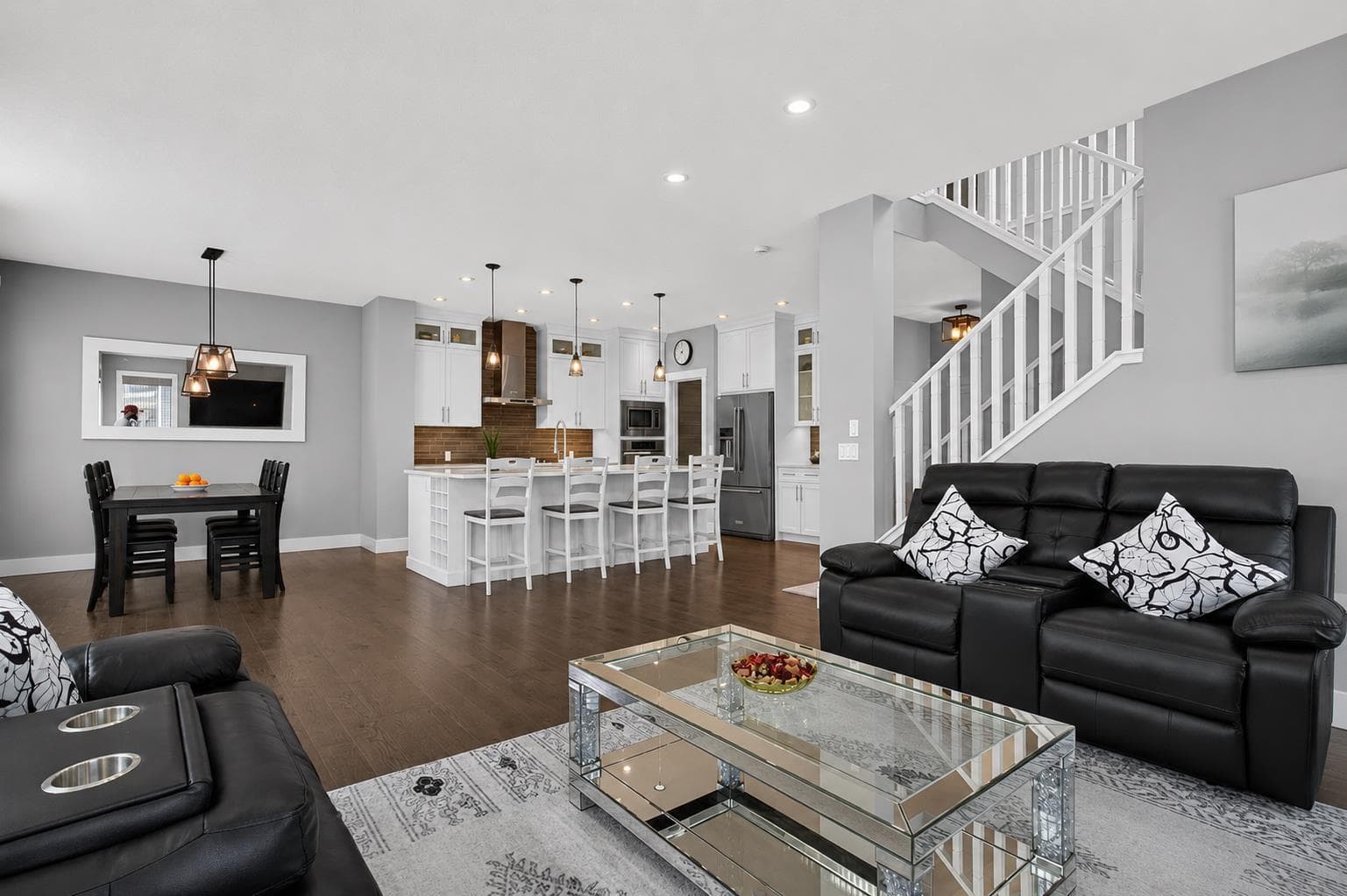 108 Kinniburgh Close 