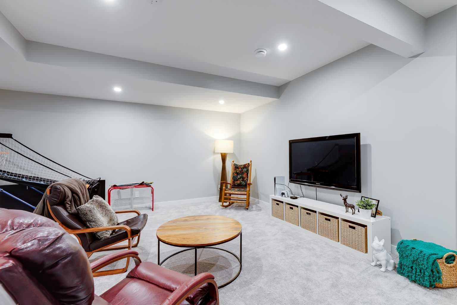 1803, 201 Cooperswood Green SW