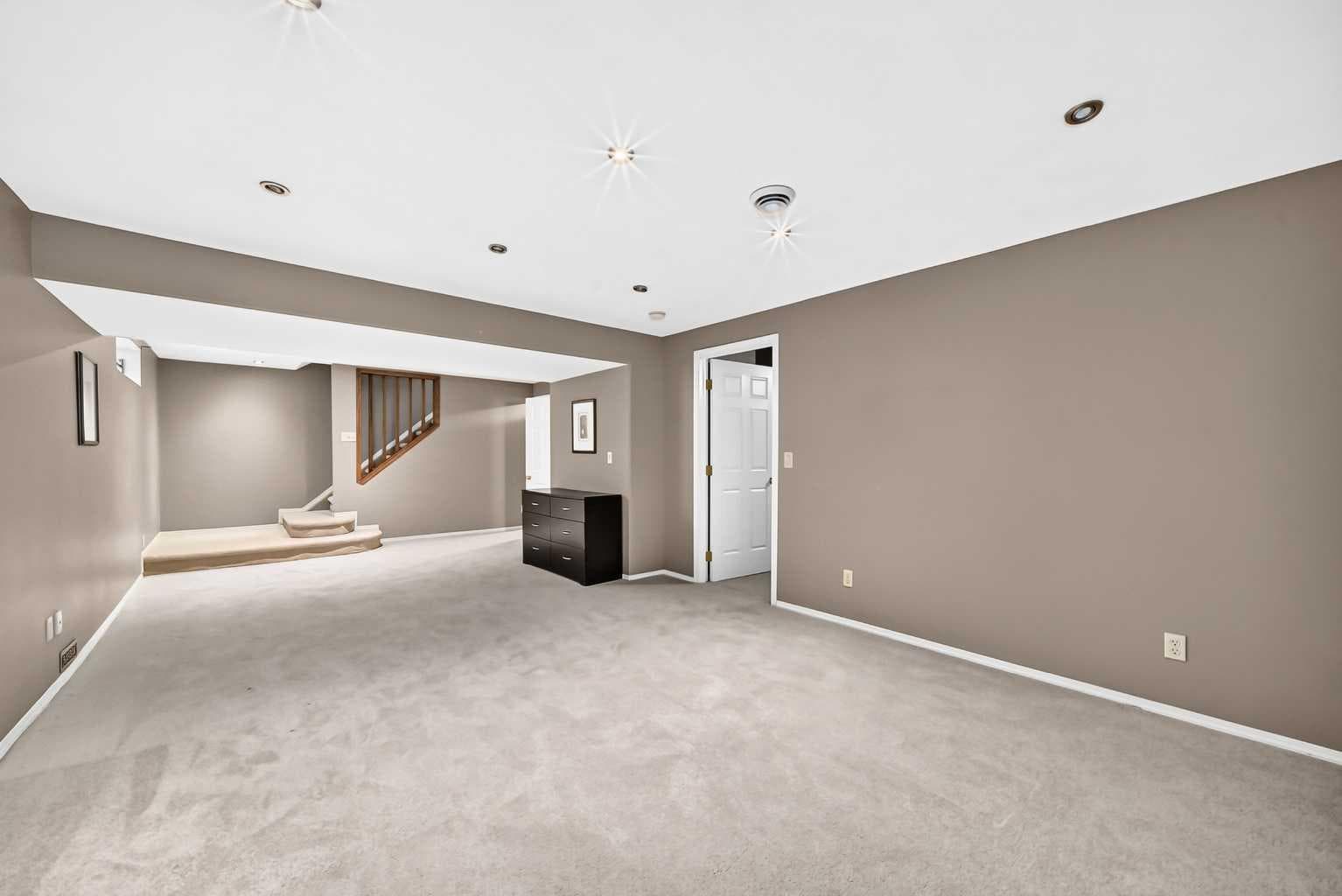 163 Valley Crest Close NW