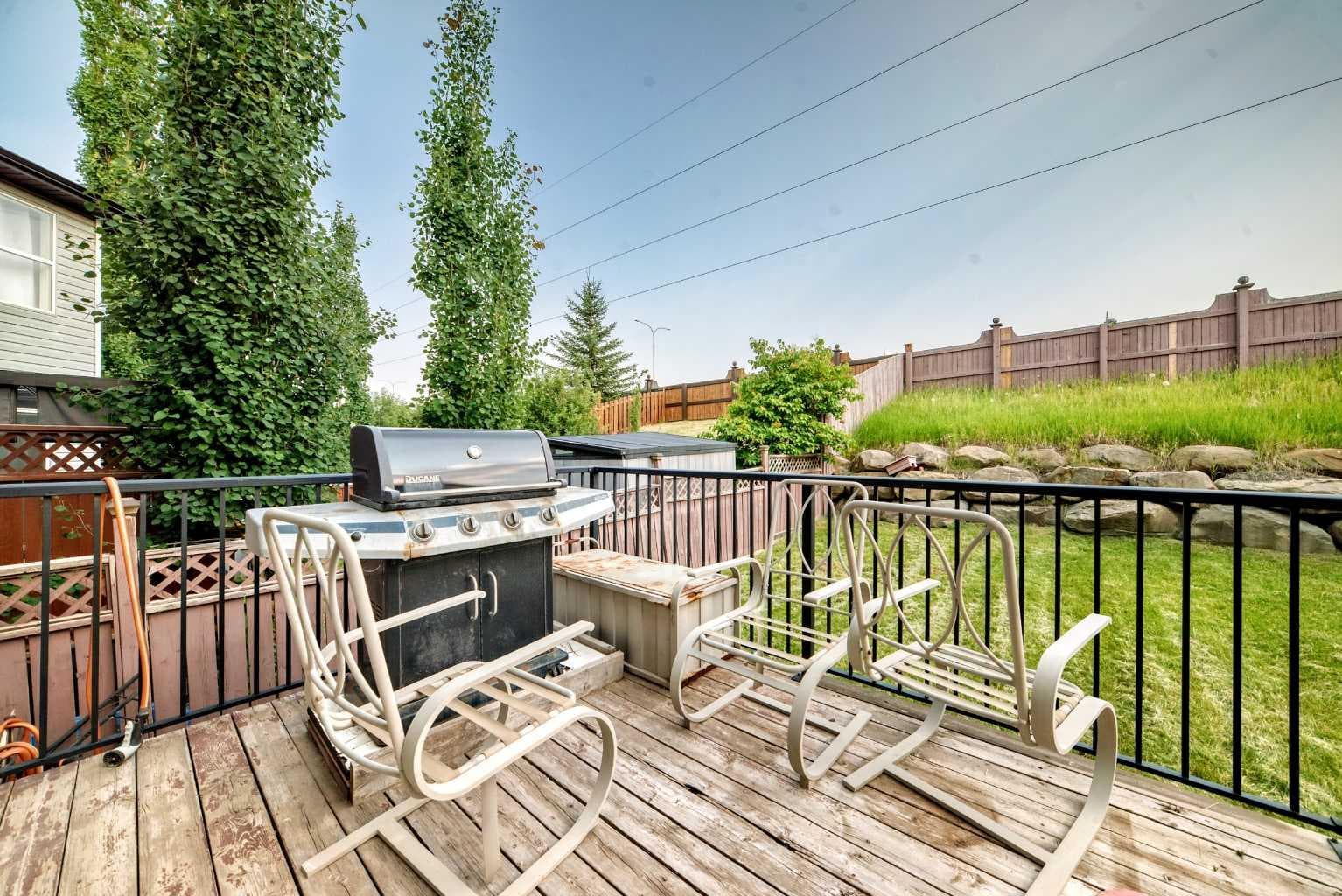 163 Valley Crest Close NW