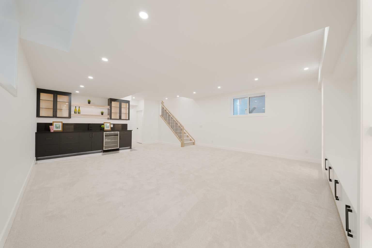 2207 Victoria Crescent NW