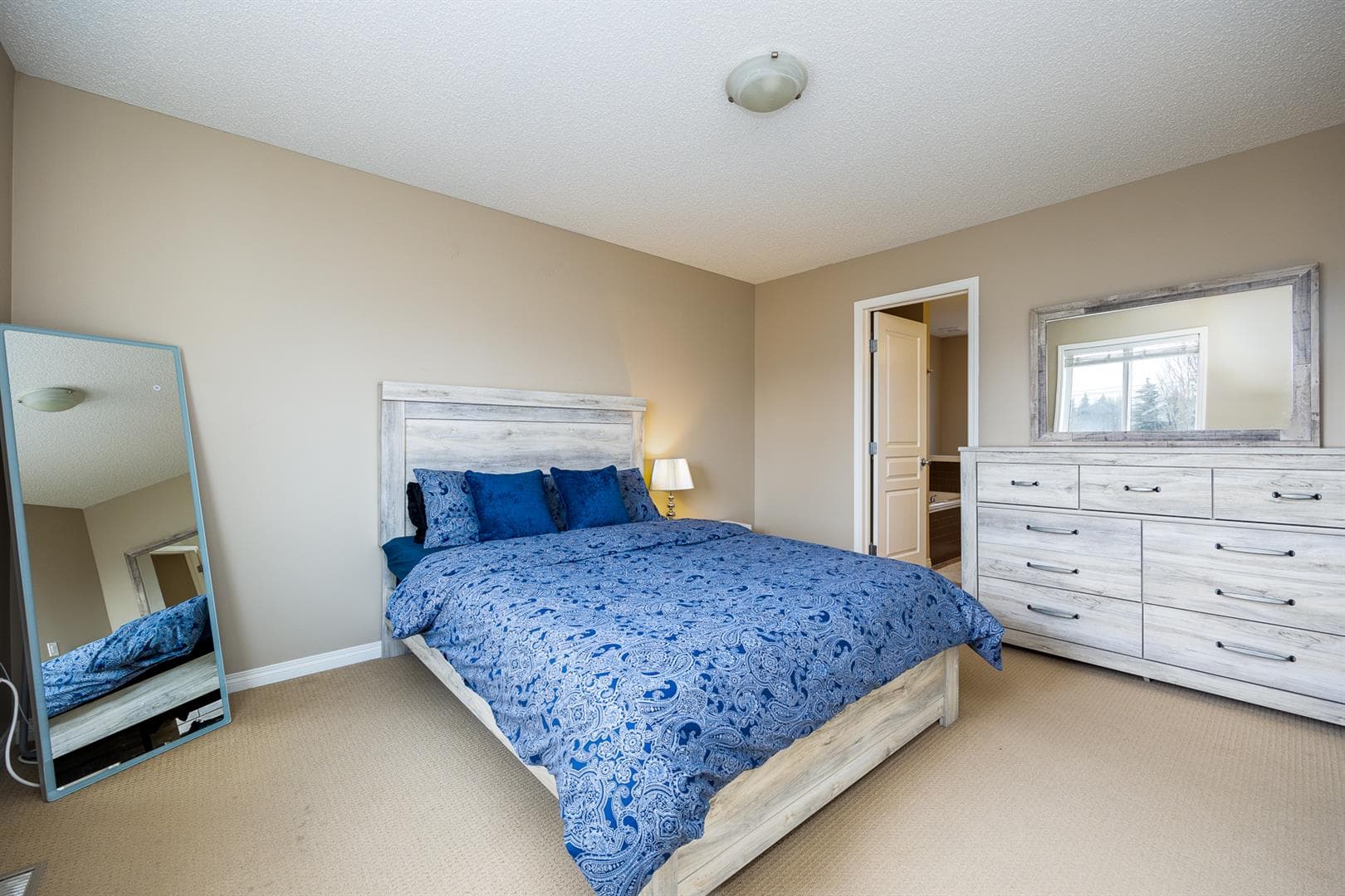 462 Williamstown Green NW