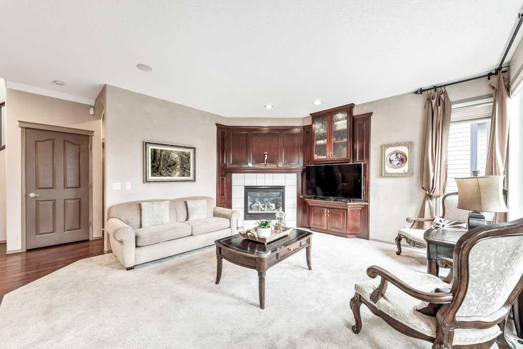 40 Cougar Ridge Heights SW