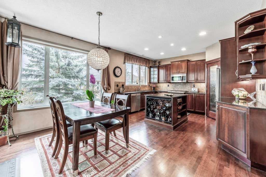40 Cougar Ridge Heights SW