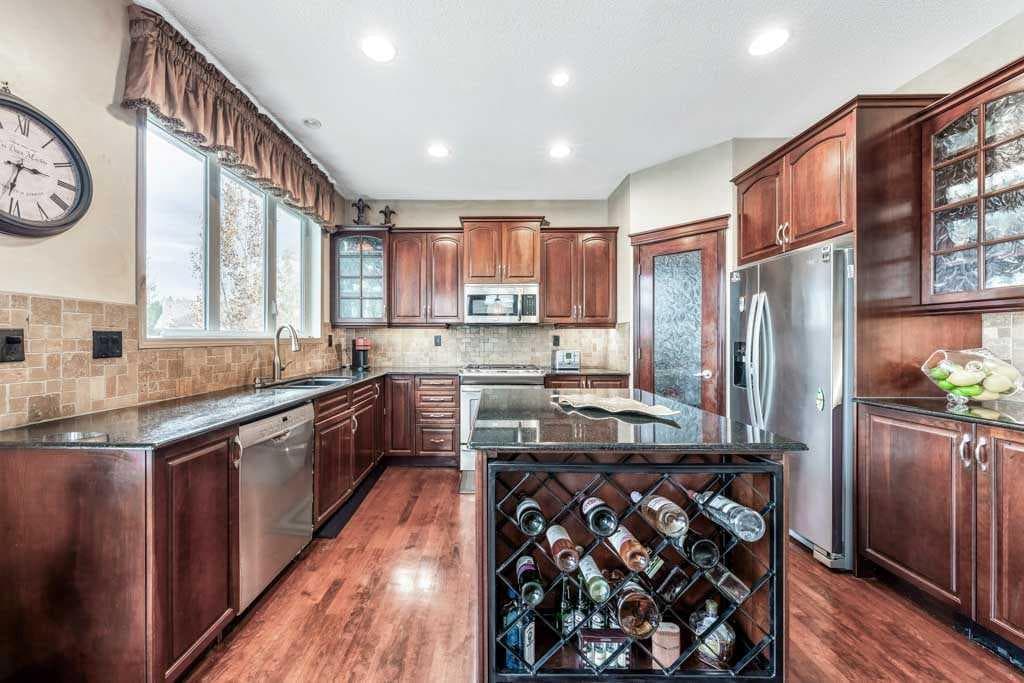 40 Cougar Ridge Heights SW
