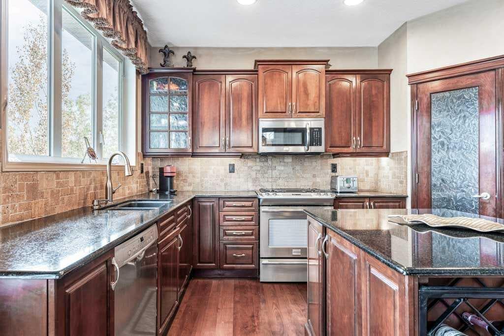 40 Cougar Ridge Heights SW