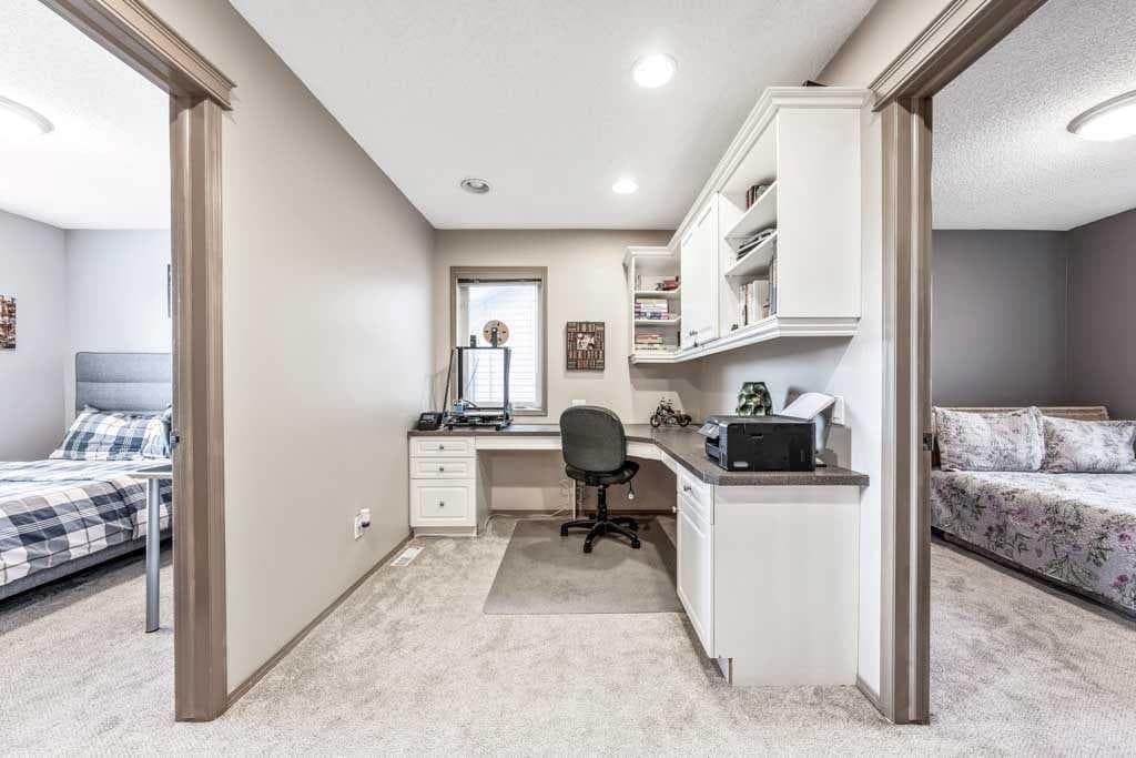 40 Cougar Ridge Heights SW