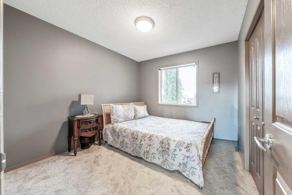 40 Cougar Ridge Heights SW
