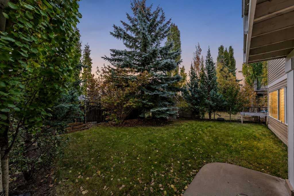 40 Cougar Ridge Heights SW