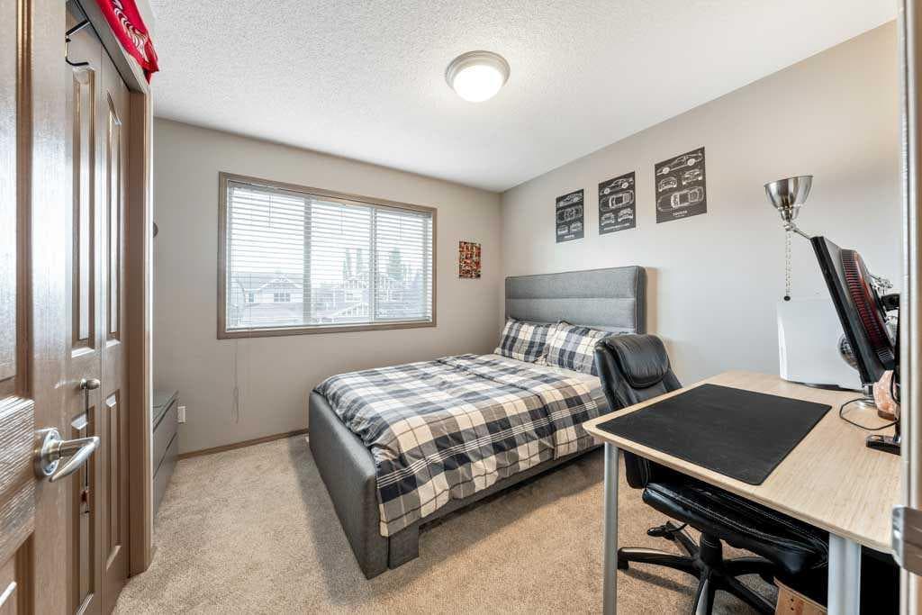 40 Cougar Ridge Heights SW