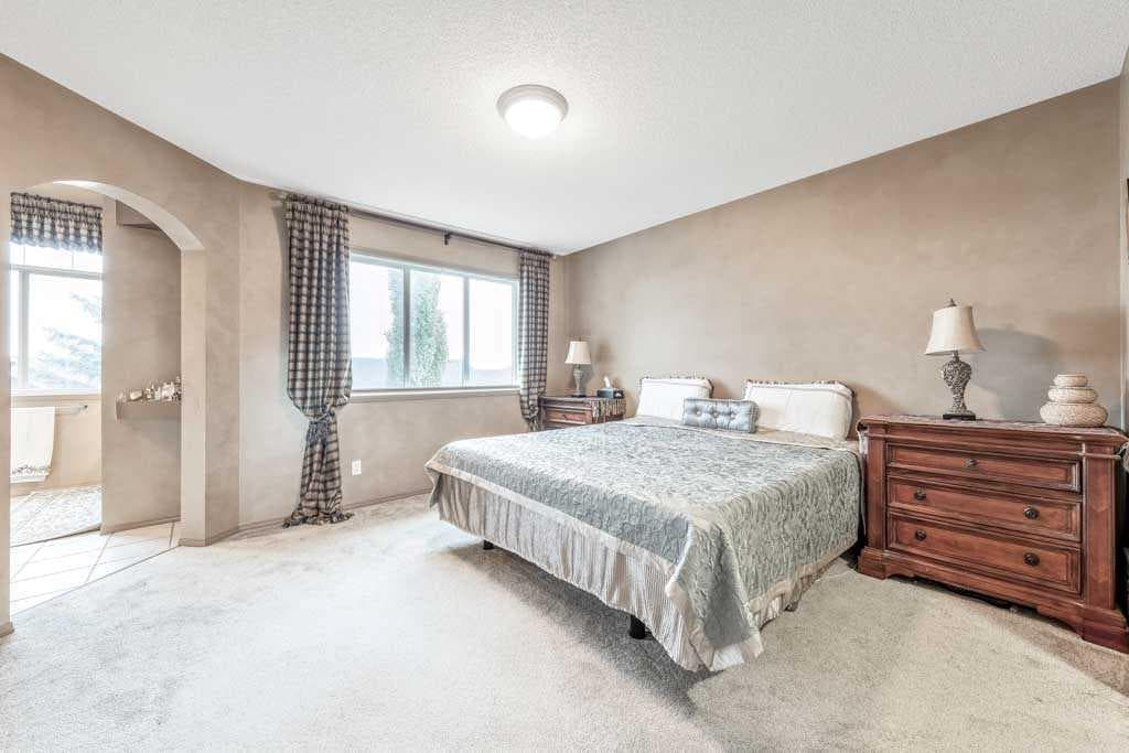 40 Cougar Ridge Heights SW