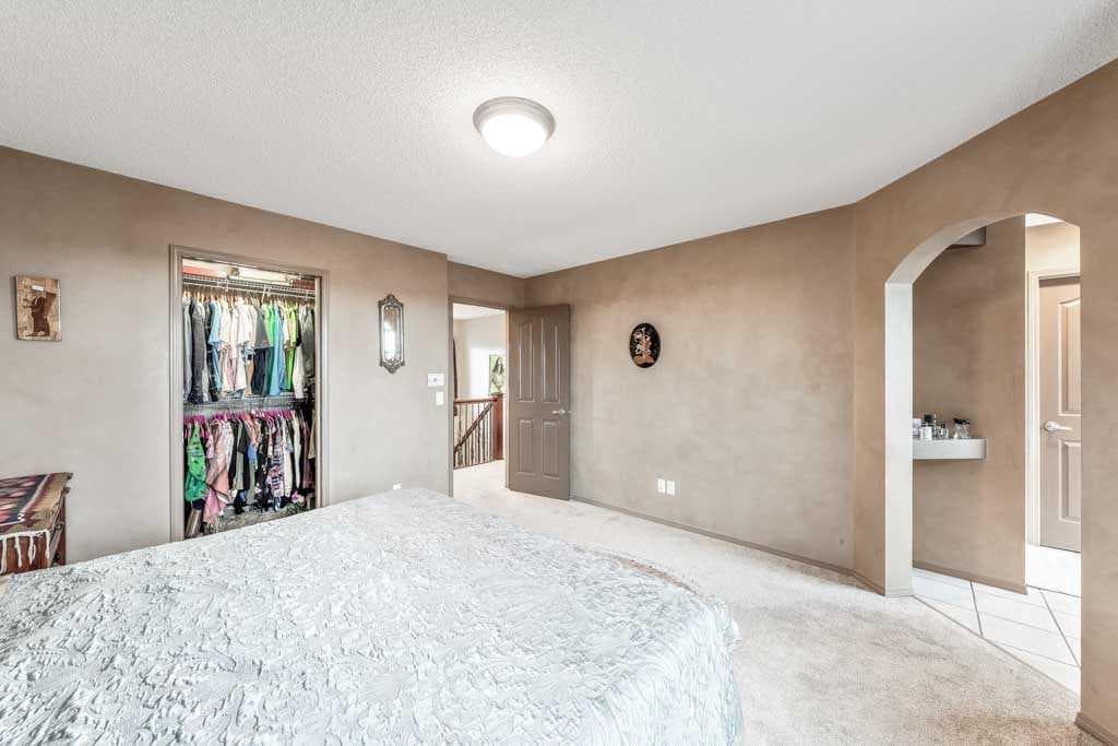 40 Cougar Ridge Heights SW