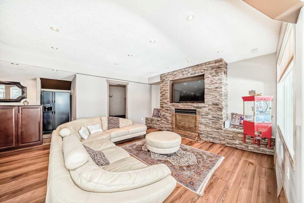 40 Cougar Ridge Heights SW