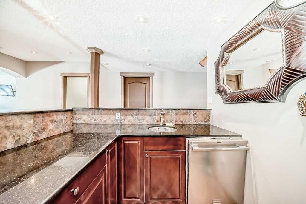 40 Cougar Ridge Heights SW