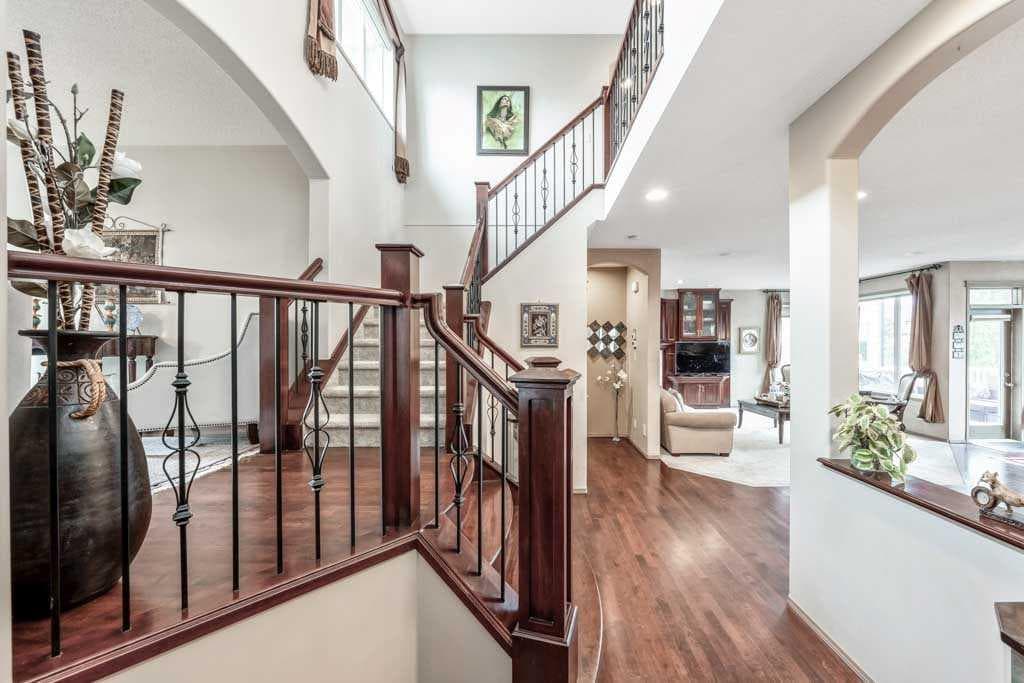 40 Cougar Ridge Heights SW