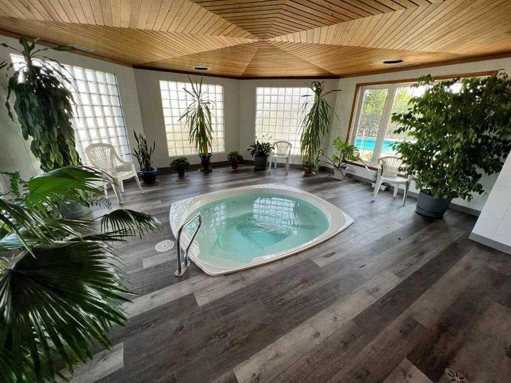 303, 99 Arbour Lake Road NW