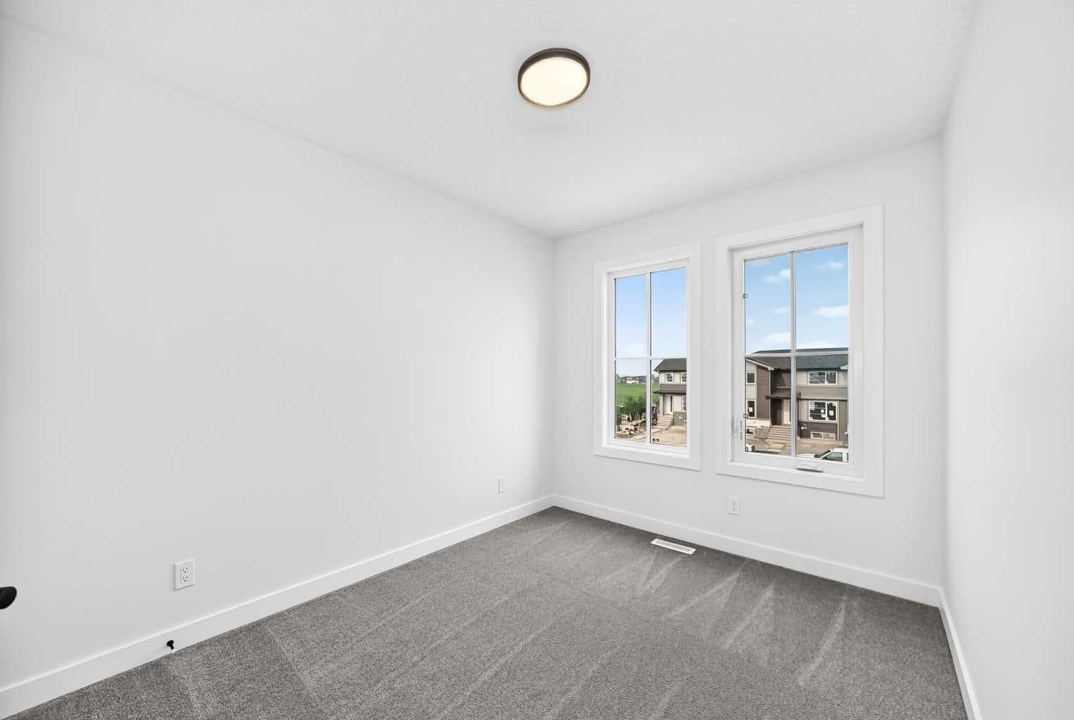 182 Lanark Gate SE