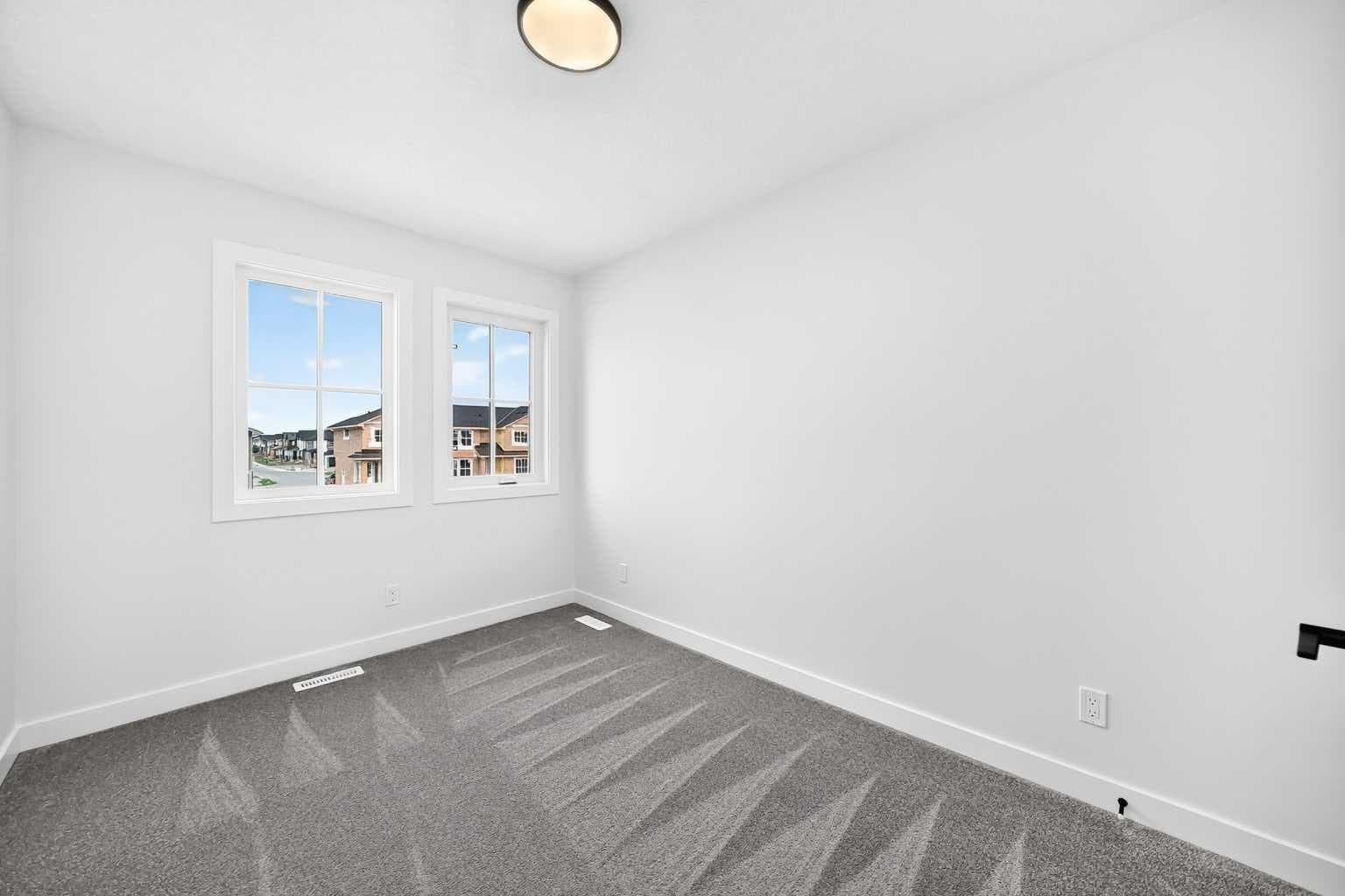 182 Lanark Gate SE