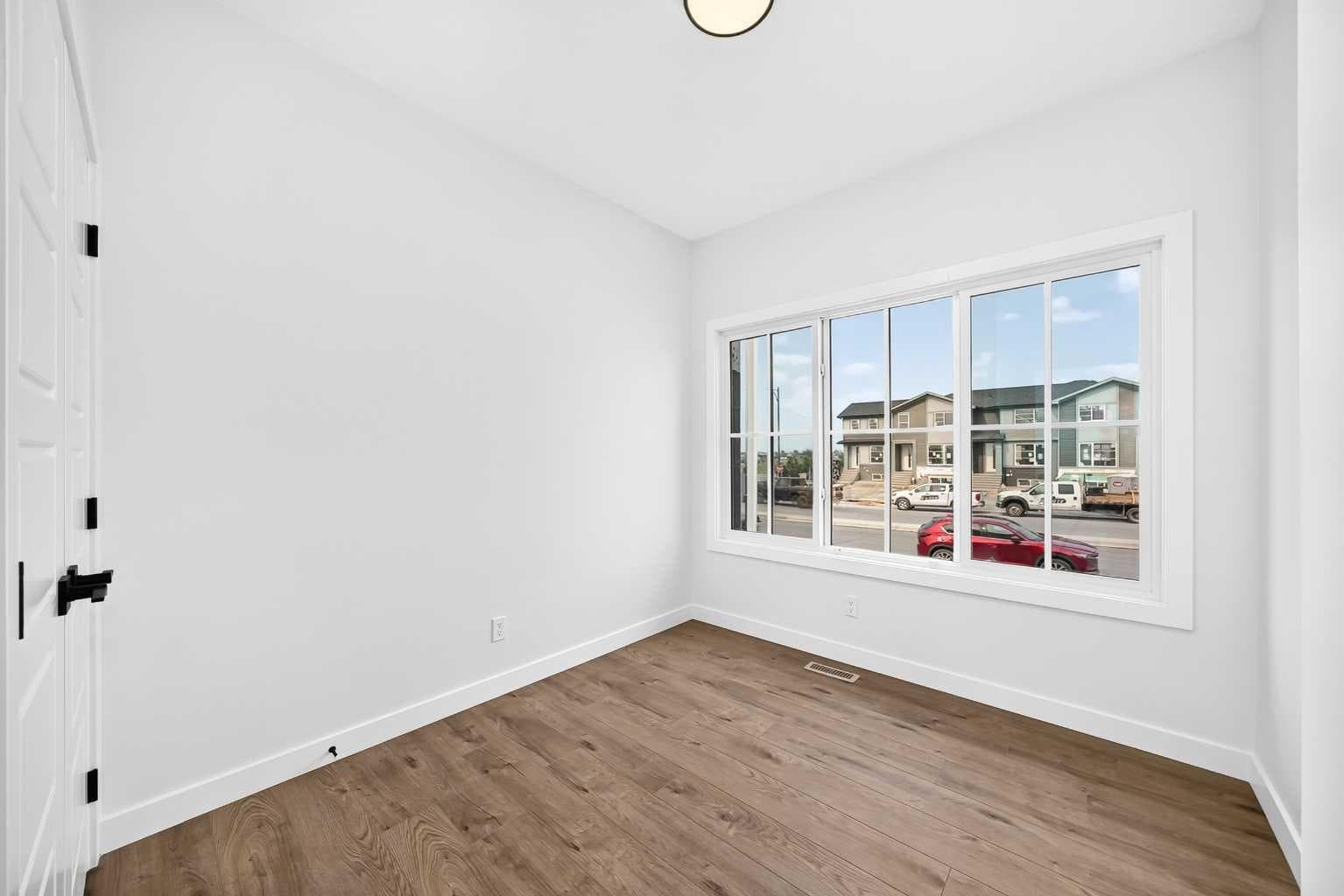 182 Lanark Gate SE