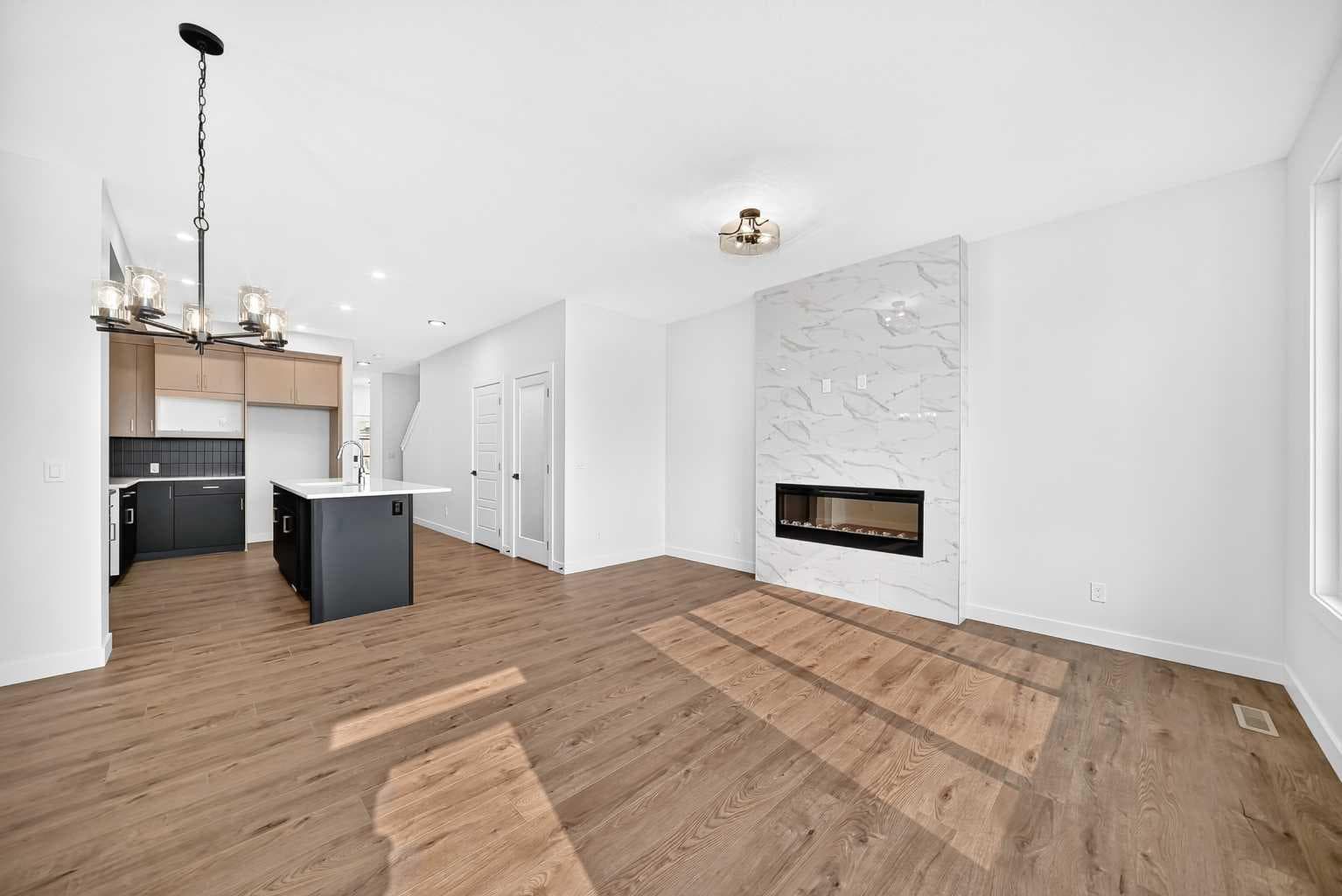 182 Lanark Gate SE