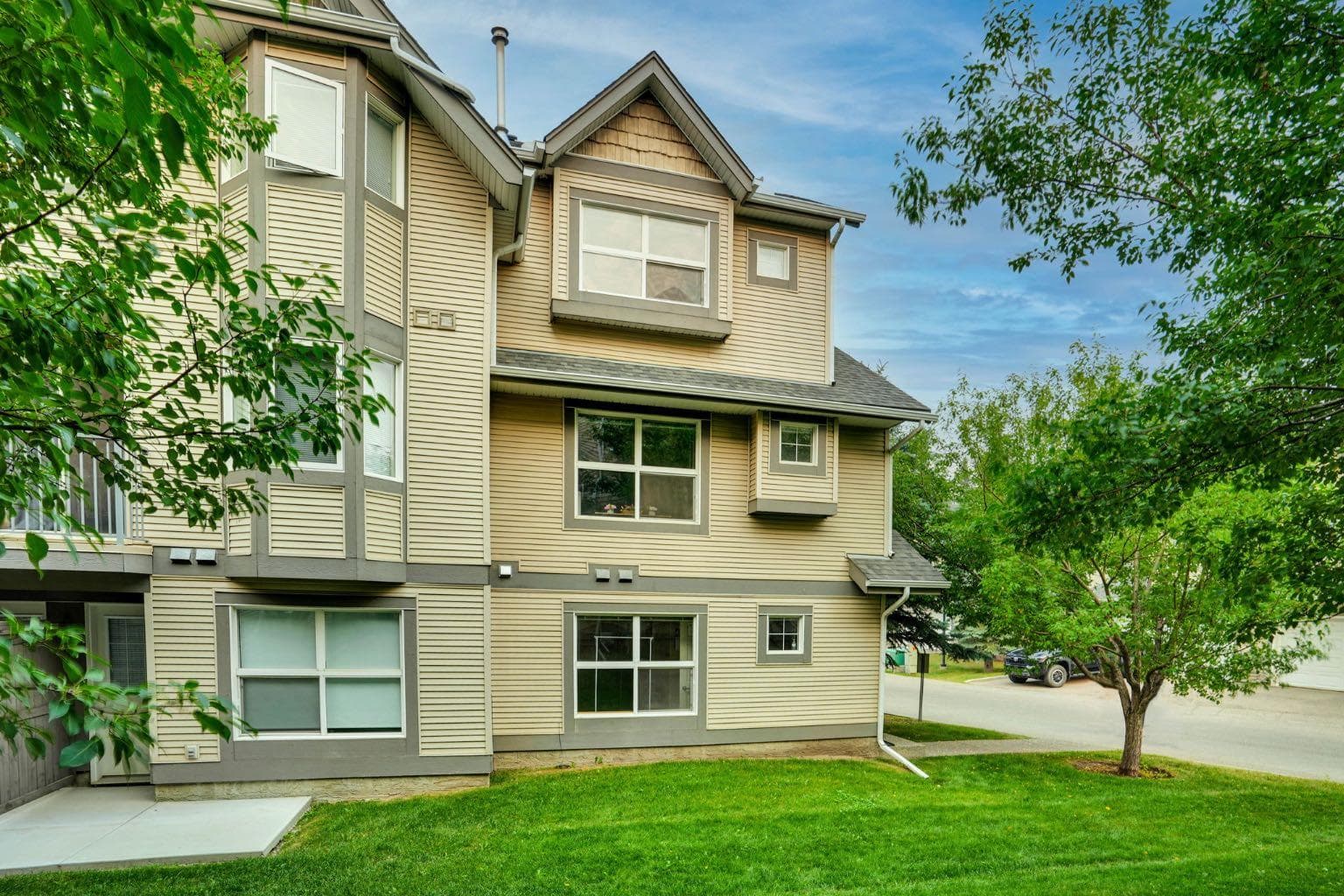 199 Cedarwood Lane SW