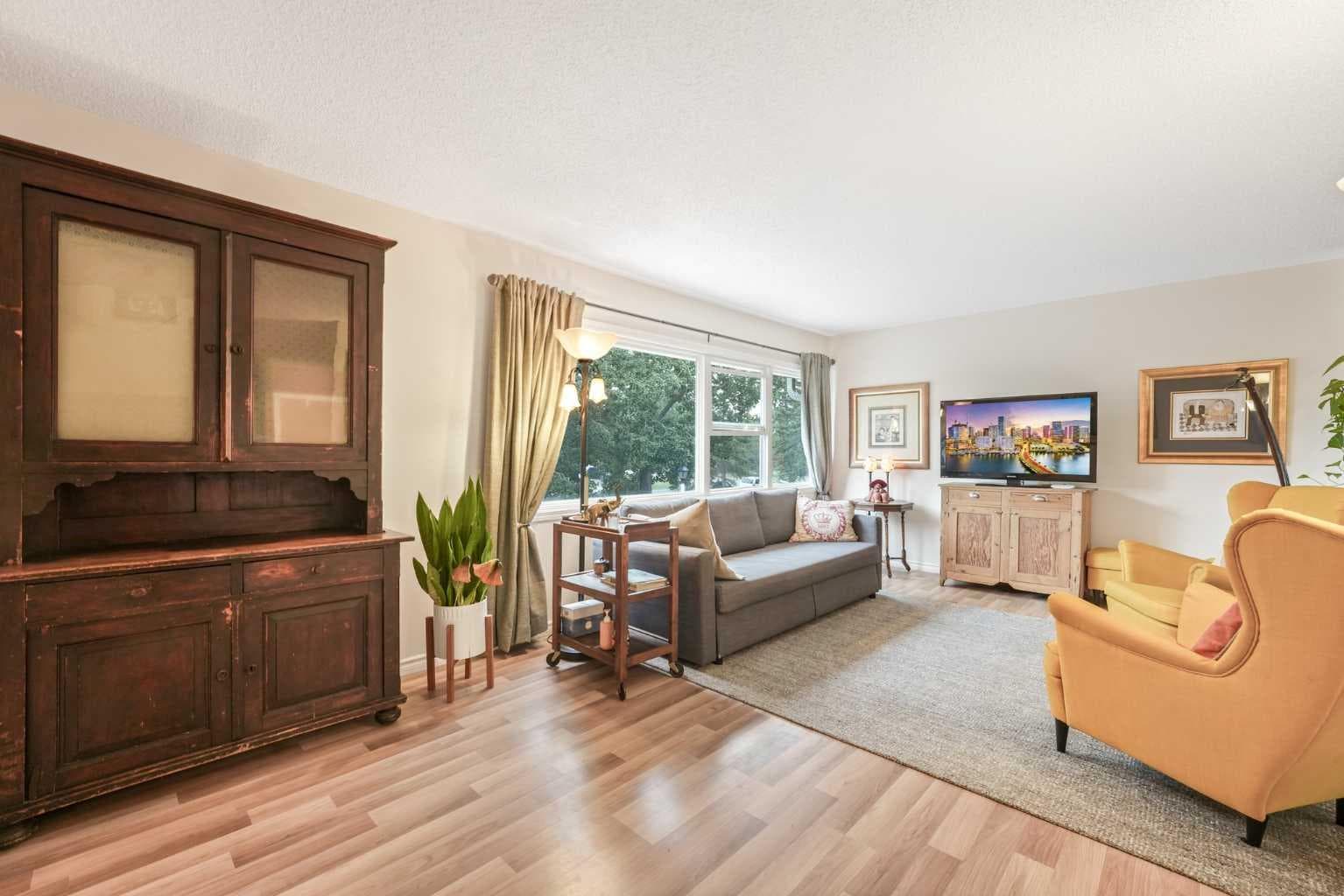 70 Brae Glen Lane SW