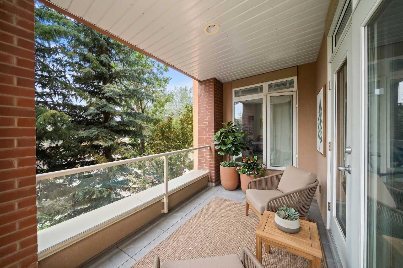 4203, 24 Hemlock Crescent SW