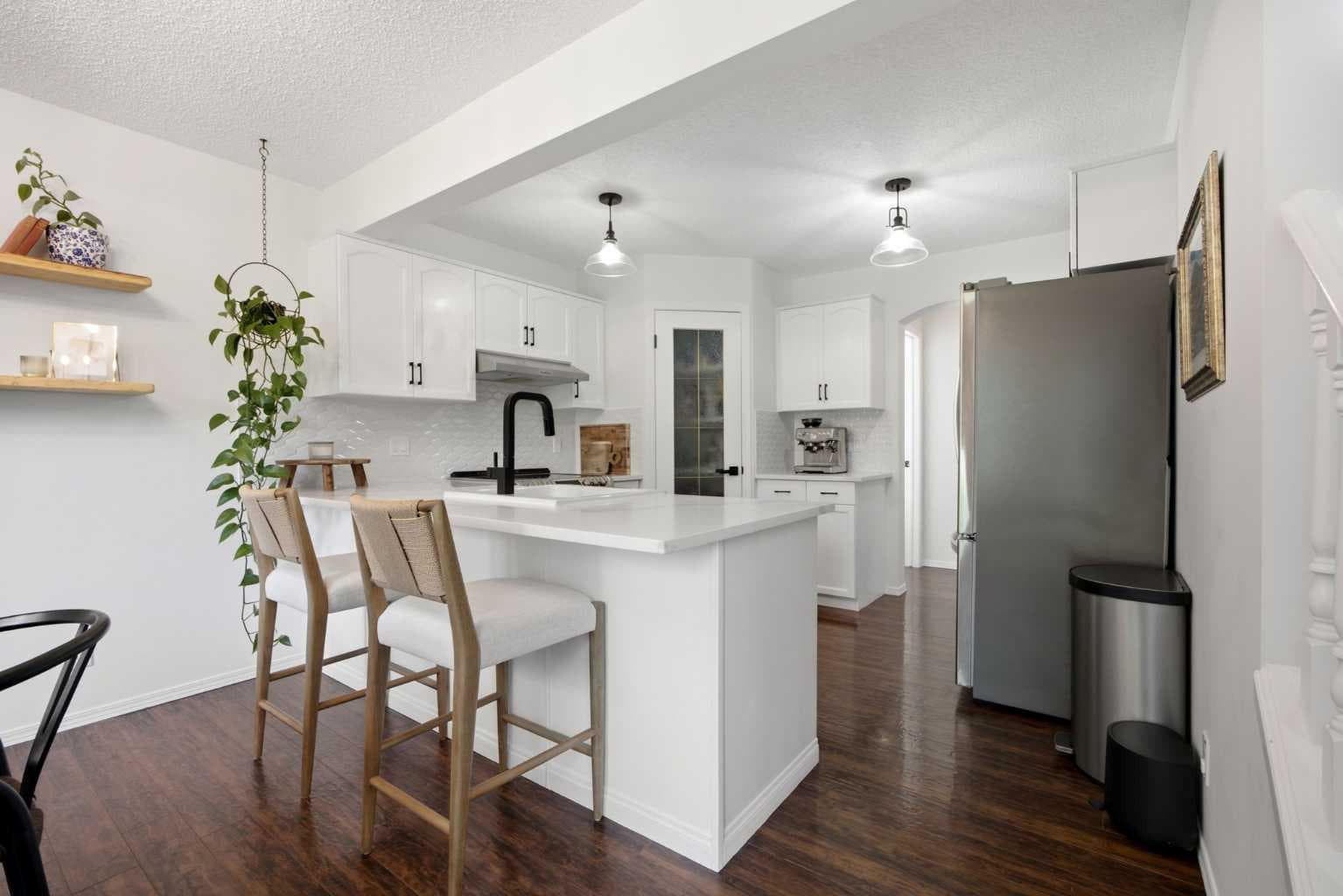 100 Bow Ridge Crescent 