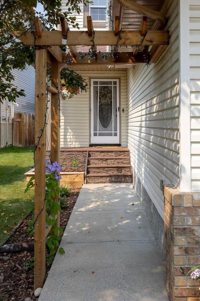 100 Bow Ridge Crescent 