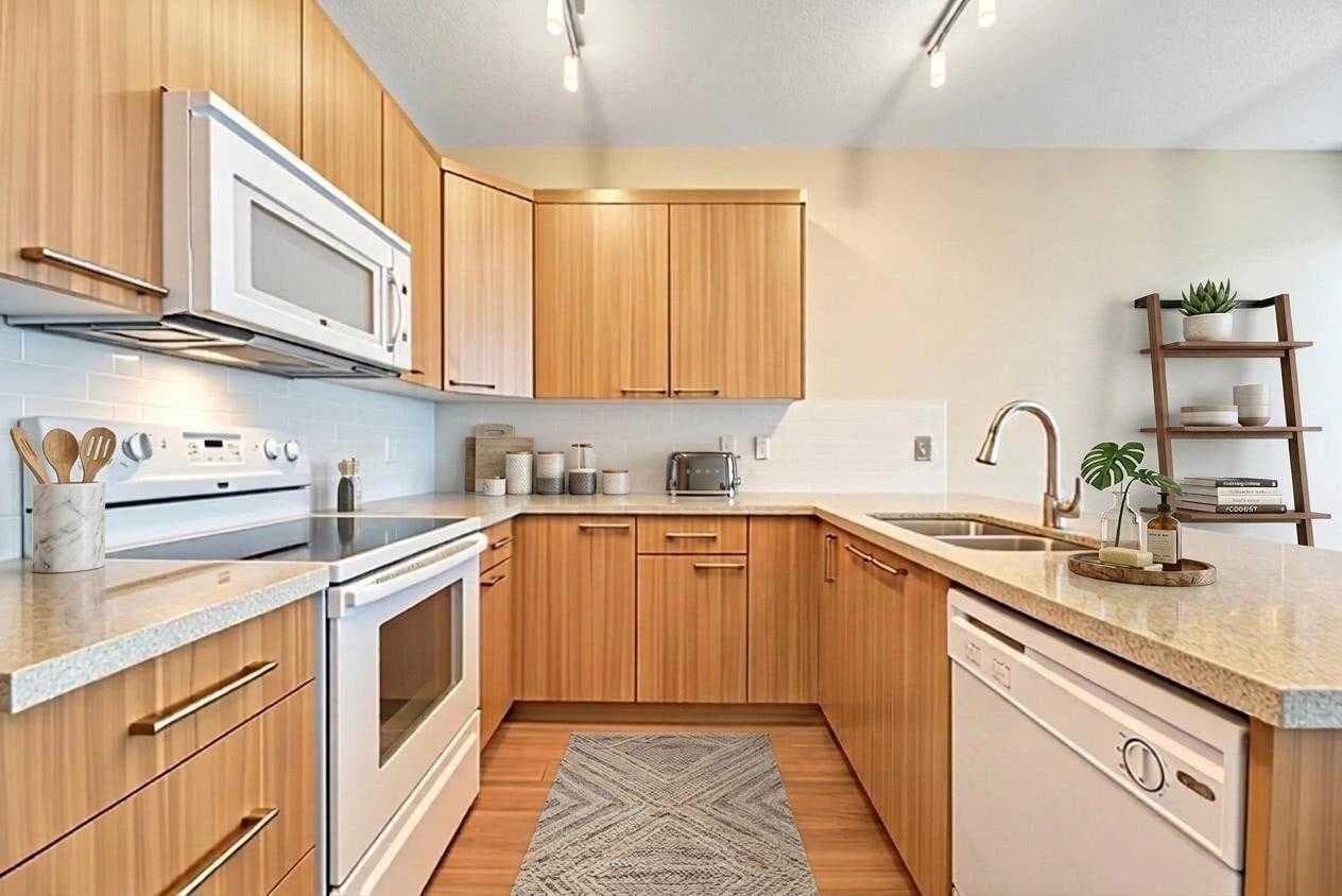 131, 300 Marina Drive 