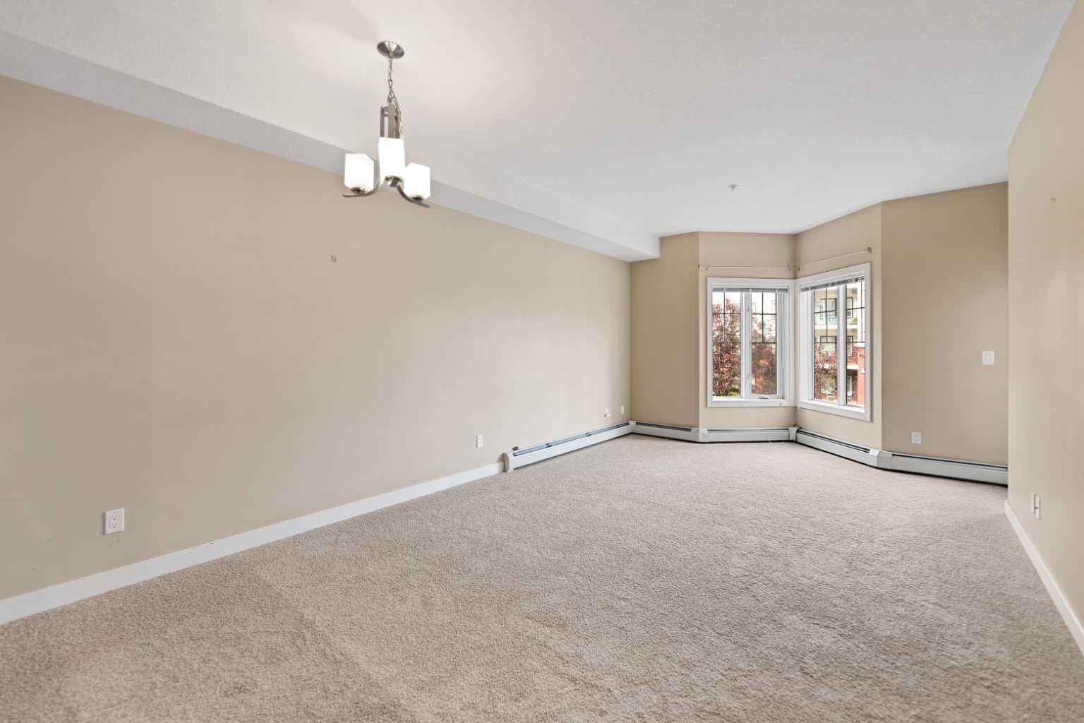 205, 20 Royal Oak Plaza NW