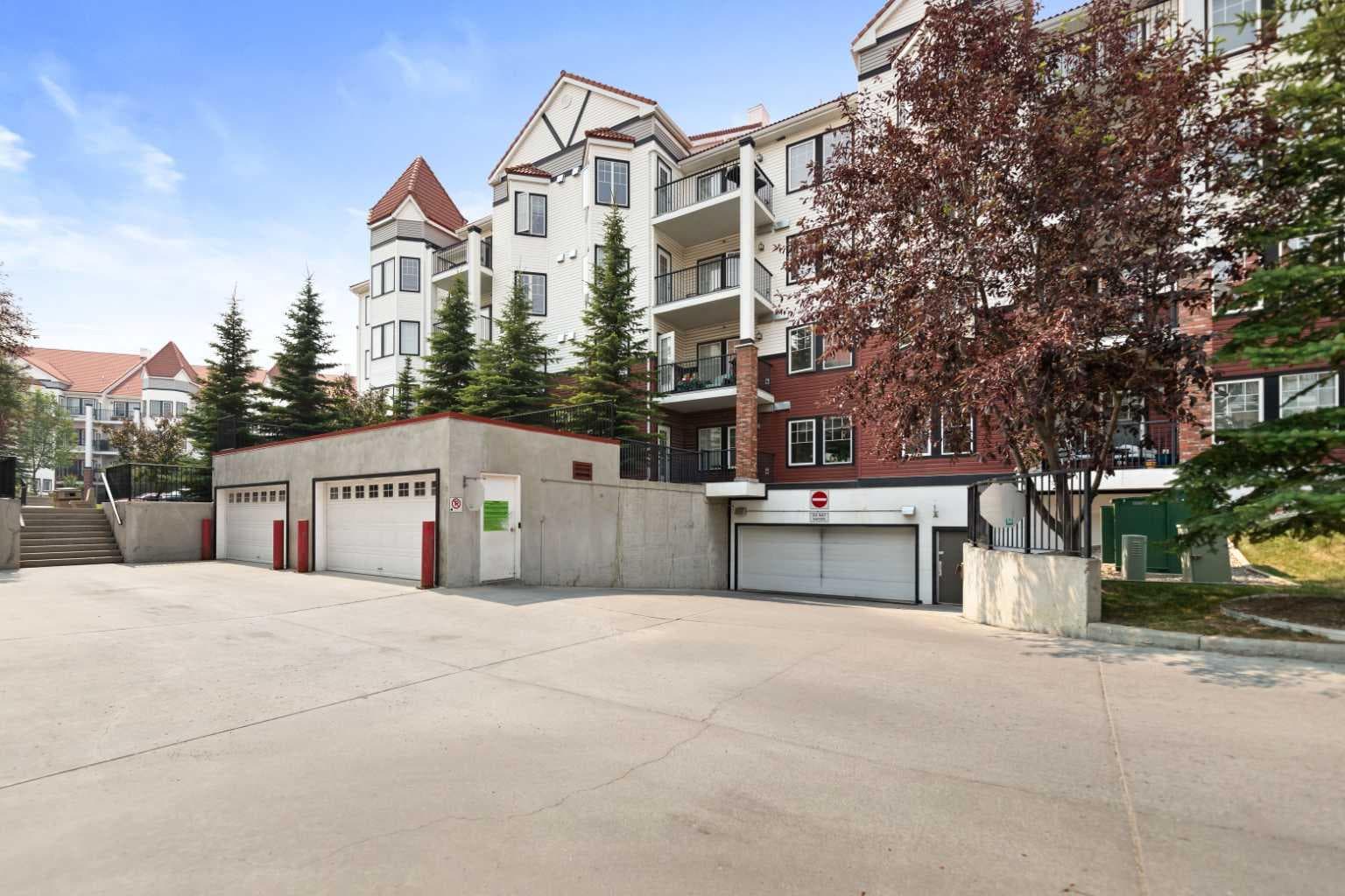 205, 20 Royal Oak Plaza NW