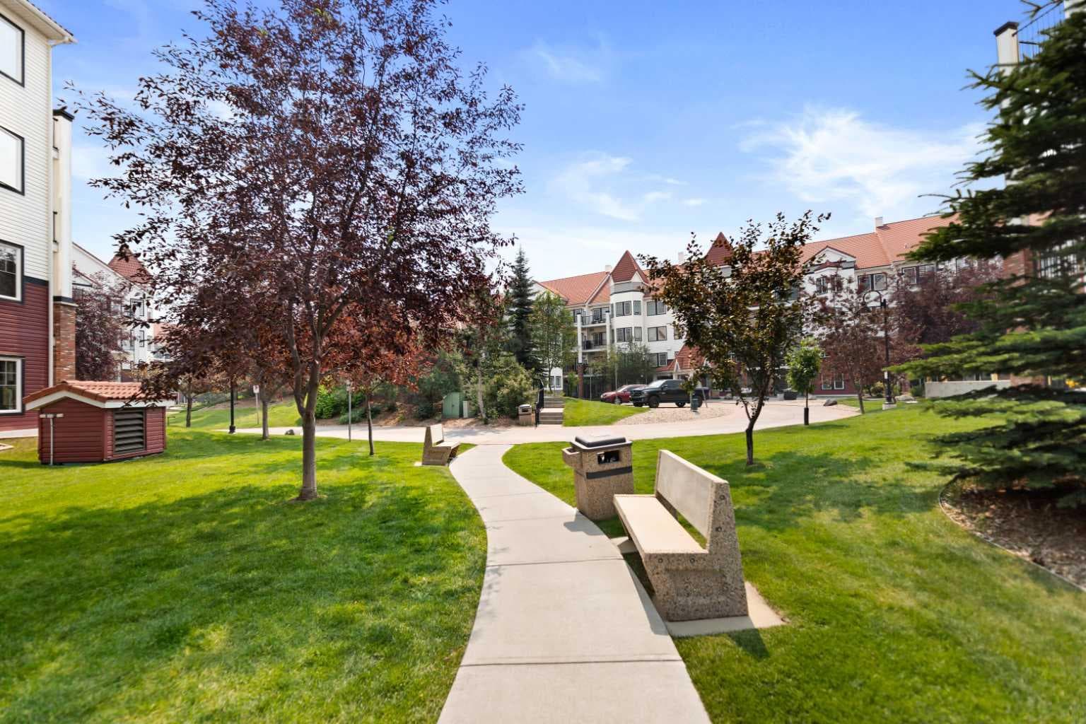 205, 20 Royal Oak Plaza NW