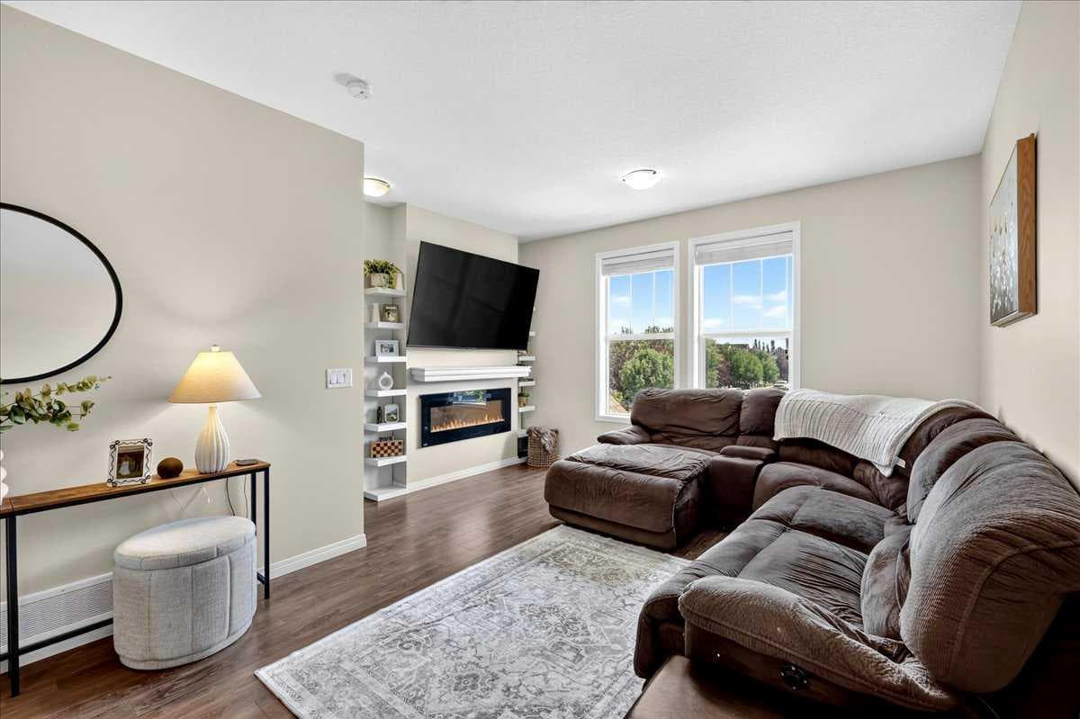 2003, 280 Williamstown Close NW